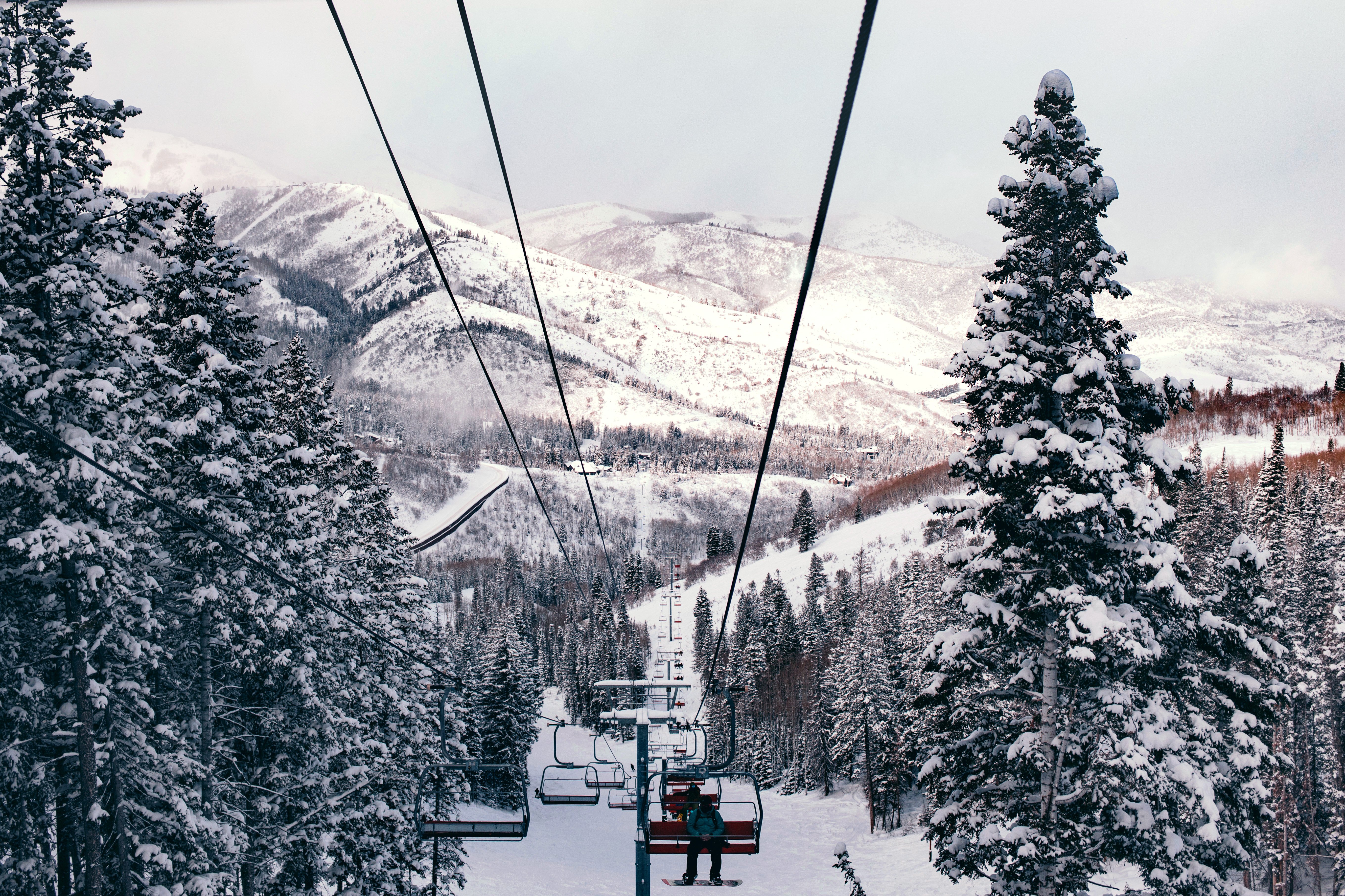 Image of a ski lift in Park City linking to the Destination Spotlight page